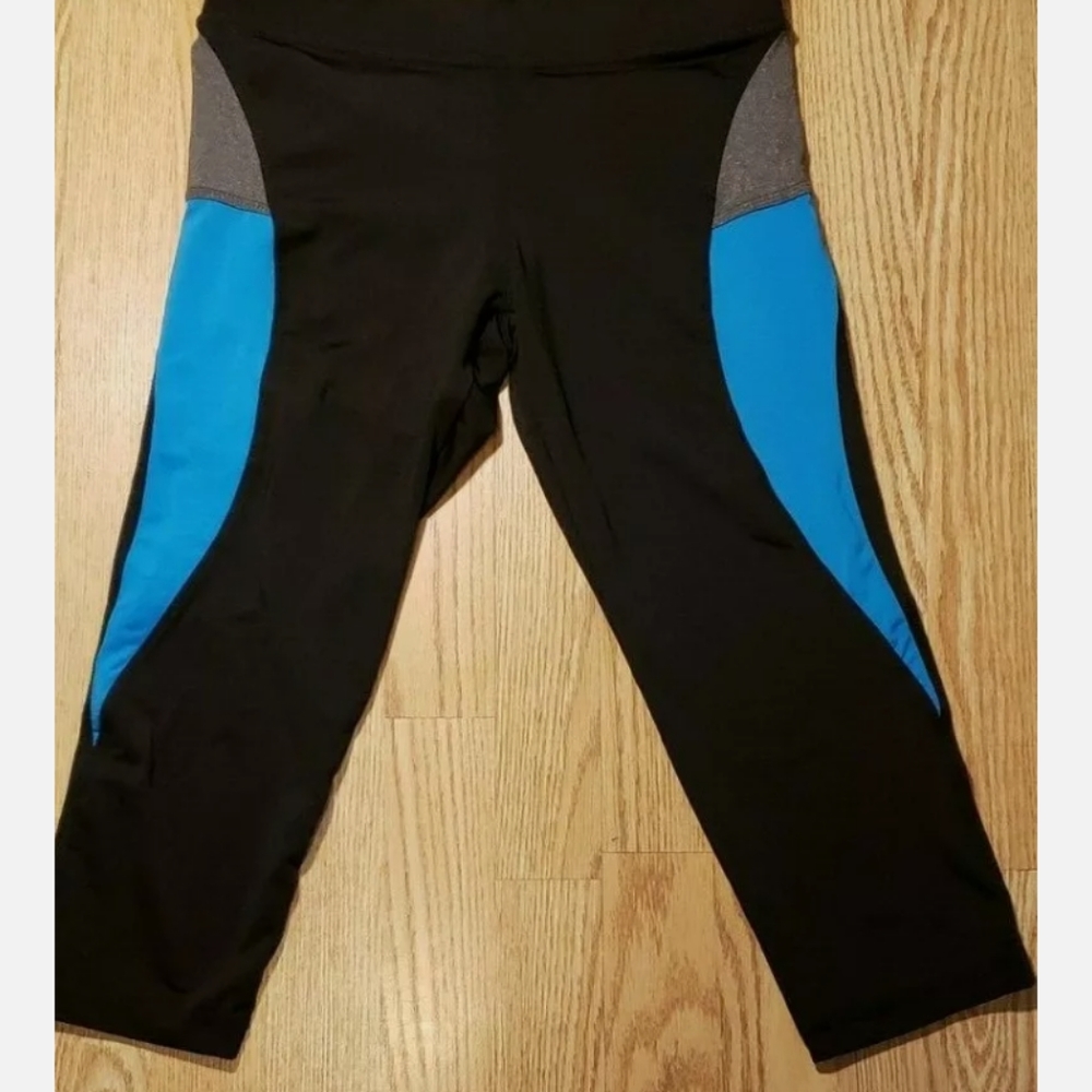 Prestige Women's Athletic Yoga Capri Medium
